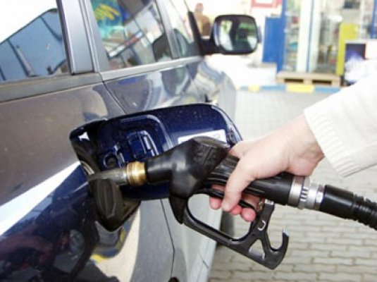 Petrom ieftineşte din nou carburanţii